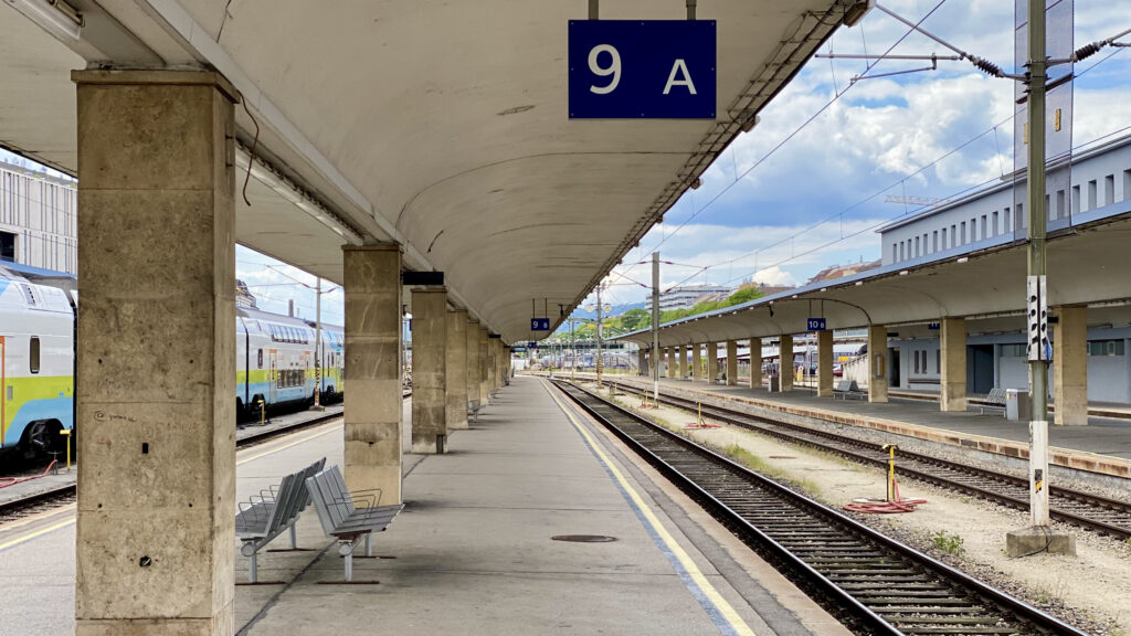 FILMED-ON-LOCATION-Gleis-9-Westbahnhof-Wien Plattform Number 9 of Vienna's Westbahnhof, where the finale scene of Before Sunrise was shot.